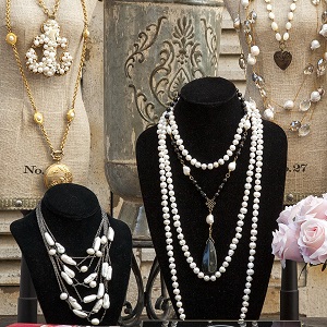 Jewelry Beautiful and Unique Necklases, Rings and Bracelets